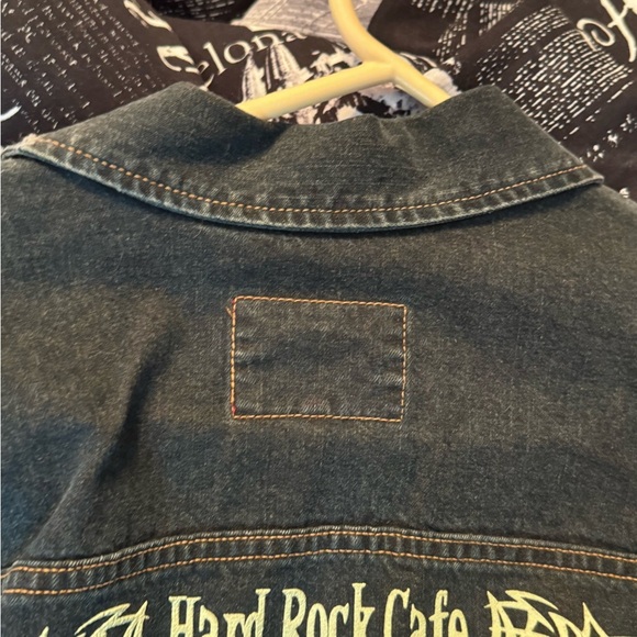 🎸 Vintage 90’s Hard Rock Cafe Denim Jacket – Never Worn! 🎸 - Picture 15 of 16
